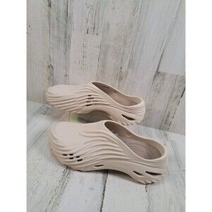 Crocs Echo Wave Slip On Shoes Clogs Mens Sz 13 Almond Tint Beige Lightweight NEW